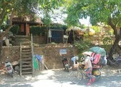 Sống ‘treo’ trên di tích cố đô Huế