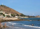 Bà Rịa- Vũng Tàu: Người dân được đi bộ, không được tắm biển