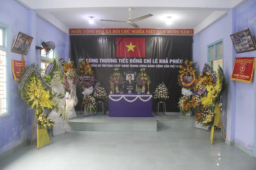 Làng biển ở Huế lập bàn thờ nguyên Tổng Bí thư Lê Khả Phiêu ảnh 2 Làng biển ở Huế lập bàn thờ nguyên Tổng Bí thư Lê Khả Phiêu ảnh 2