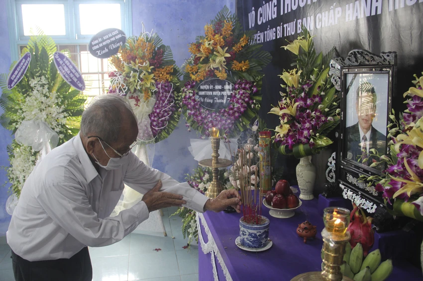 Làng biển ở Huế lập bàn thờ nguyên Tổng Bí thư Lê Khả Phiêu ảnh 4 Làng biển ở Huế lập bàn thờ nguyên Tổng Bí thư Lê Khả Phiêu ảnh 4