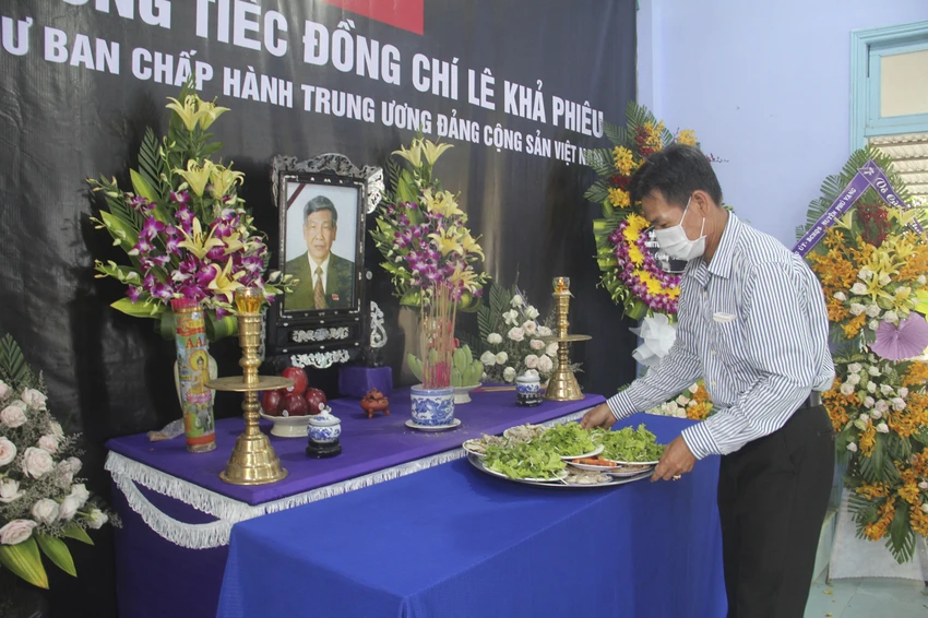 Làng biển ở Huế lập bàn thờ nguyên Tổng Bí thư Lê Khả Phiêu ảnh 5 Làng biển ở Huế lập bàn thờ nguyên Tổng Bí thư Lê Khả Phiêu ảnh 5
