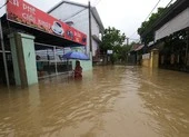 Huế cho học sinh nghỉ học, thủy điện tăng cường xả nước