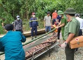 Đưa thi thể 1 công nhân thủy điện Rào Trăng 3 ra ngoài