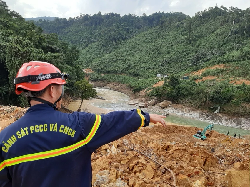 Có thể phải nắn sông Rào Trăng để tìm người mất tích ảnh 2 Có thể phải nắn sông Rào Trăng để tìm người mất tích ảnh 2