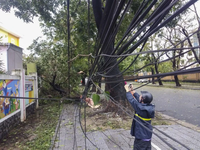 Bão số 13 đổ bộ vào Quảng Bình, nam Hà Tĩnh ảnh 22 Hình ảnh về thiệt hại do bão số 13 ở Thừa Thiên - Huế - ảnh 6