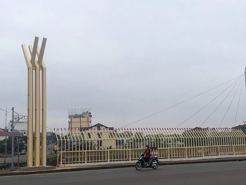 Cầu Đại An đang được trang trí với mức đầu tư hơn 1,5 tỉ đồng. Ảnh: NGUYỄN DO Cầu Đại An đang được trang trí với mức đầu tư hơn 1,5 tỉ đồng. Ảnh: NGUYỄN DO