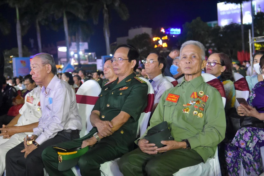 Các đại biểu dự buổi lễ kỷ niệm. Ảnh: NGUYỄN DO