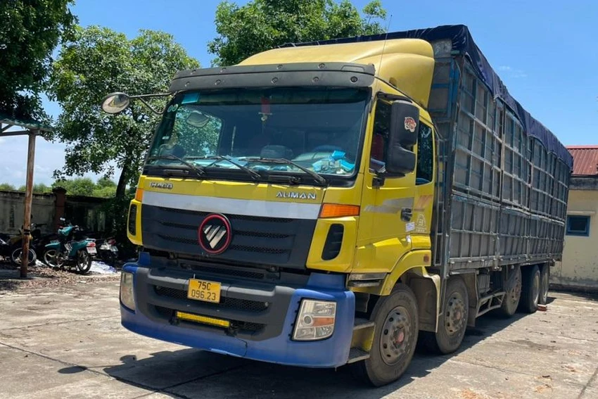 Phương tiện do Lê Hữu Hiếu điều khiển vi phạm về tải trọng. Phương tiện do Lê Hữu Hiếu điều khiển vi phạm về tải trọng.