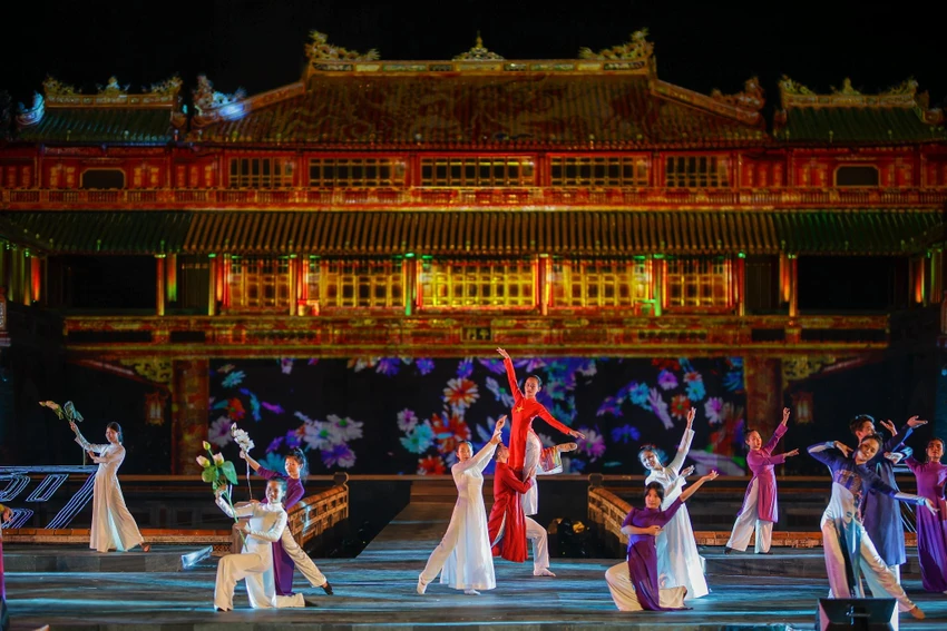 Chương trình nghệ thuật khai màn festival Huế 2022.