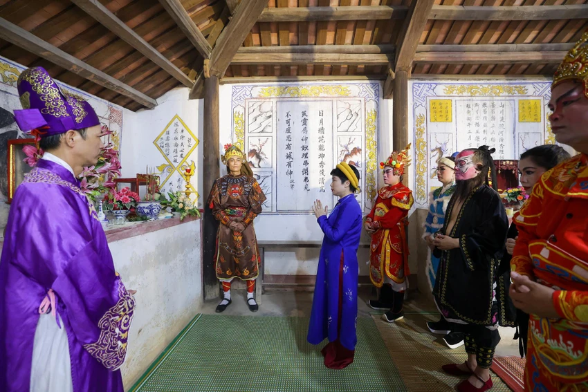 Sau lễ giỗ tổ sân khấu, Trung tâm Bảo tồn Di tích Cố đô Huế tổ chức hội rước mặt nạ Tuồng từ Thanh Bình từ đường đến Nghinh Lương đình. Sau lễ giỗ tổ sân khấu, Trung tâm Bảo tồn Di tích Cố đô Huế tổ chức hội rước mặt nạ Tuồng từ Thanh Bình từ đường đến Nghinh Lương đình.