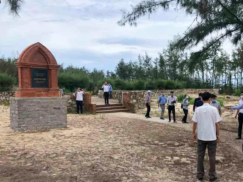 Từ giá trị vật chất đến giá trị tinh thần, từ công trình kiến trúc đến văn hóa tâm linh… đều là những tiềm năng có thể khai thác phục vụ cho hoạt động văn hóa, du lịch. Từ giá trị vật chất đến giá trị tinh thần, từ công trình kiến trúc đến văn hóa tâm linh… đều là những tiềm năng có thể khai thác phục vụ cho hoạt động văn hóa, du lịch.