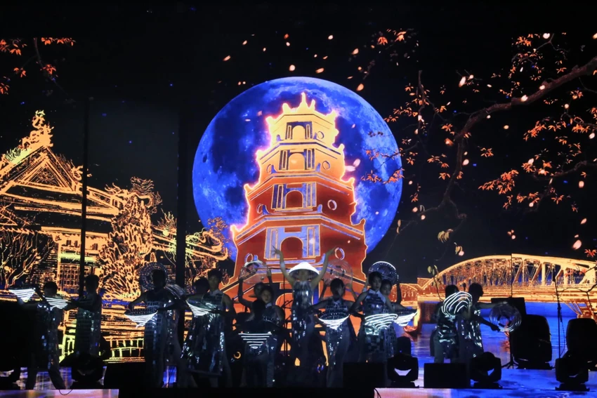 Chương trình nghệ thuật trong Đêm gala âm nhạc và nghệ thuật với chủ đề “Chào Huế”. Chương trình nghệ thuật trong Đêm gala âm nhạc và nghệ thuật với chủ đề “Chào Huế”.
