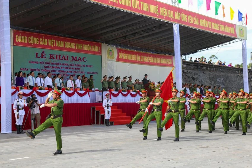 Hội thi với sự tham gia của 16 đoàn gồm trường Đại học Cảnh sát nhân dân và Công an các tỉnh, thành: TP.HCM, Cần Thơ, Lâm Đồng, Tiền Giang, Gia Lai, Trà Vinh, Phú Yên, Quảng Nam, Bà Rịa - Vũng Tàu, Kiên Giang, Quảng Bình, Bình Dương, Đồng Nai, Đắk Lắk, Công an tỉnh Thừa Thiên-Huế với gần 1.500 vận động viên. Hội thi với sự tham gia của 16 đoàn gồm trường Đại học Cảnh sát nhân dân và Công an các tỉnh, thành: TP.HCM, Cần Thơ, Lâm Đồng, Tiền Giang, Gia Lai, Trà Vinh, Phú Yên, Quảng Nam, Bà Rịa - Vũng Tàu, Kiên Giang, Quảng Bình, Bình Dương, Đồng Nai, Đắk Lắk, Công an tỉnh Thừa Thiên-Huế với gần 1.500 vận động viên.