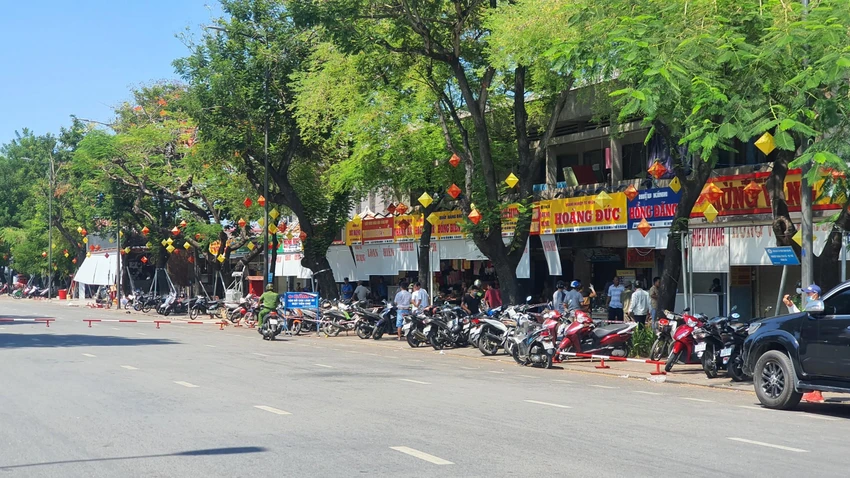 Khu vực tiệm vàng bị cướp. Ảnh: N.D Khu vực tiệm vàng bị cướp. Ảnh: N.D