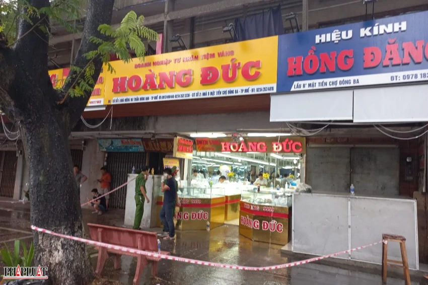 Tiệm vàng Hoàng Đức - nơi xảy ra vụ việc. Ảnh: N.D Tiệm vàng Hoàng Đức - nơi xảy ra vụ việc. Ảnh: N.D