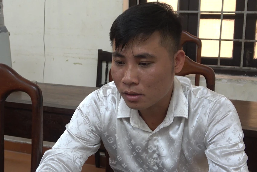 Ngô Sỹ Ích tại cơ quan công an. Ngô Sỹ Ích tại cơ quan công an.
