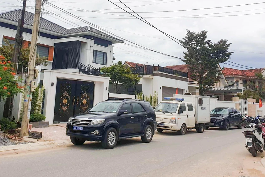 Công an Quảng Trị khởi tố vụ án, bắt tạm giam đối với vợ chồng Trương Quang Liêm. Công an Quảng Trị khởi tố vụ án, bắt tạm giam đối với vợ chồng Trương Quang Liêm.
