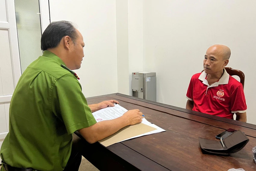 Đặng Văn Đồng tại cơ quan công an.