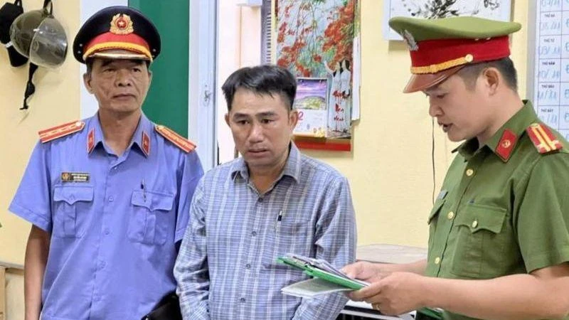 Võ Hữu Sỹ bị khởi tố về hành vi "Lừa đảo chiếm đoạt tài sản". Ảnh: T.ANH Võ Hữu Sỹ bị khởi tố về hành vi "Lừa đảo chiếm đoạt tài sản". Ảnh: T.ANH