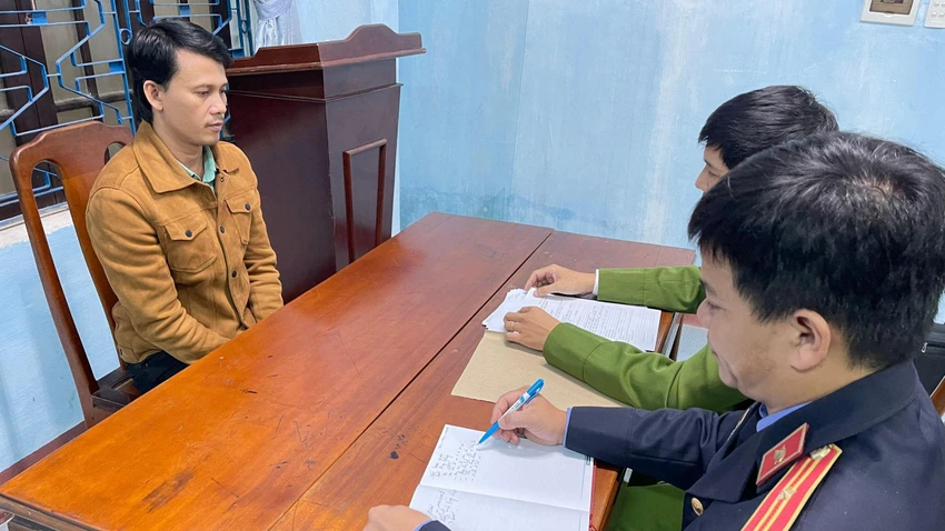 Trần Duy Pháp tại cơ quan công an. Ảnh: T.HỒNG Trần Duy Pháp tại cơ quan công an. Ảnh: T.HỒNG