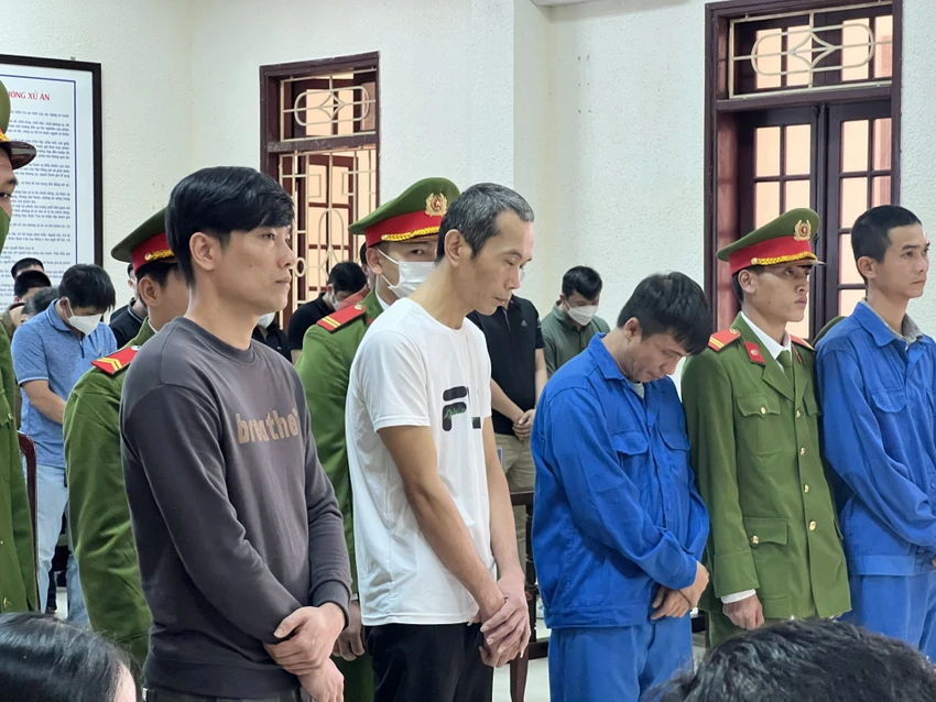 Các bị cáo tại phiên tòa. Ảnh: ND Các bị cáo tại phiên tòa. Ảnh: ND