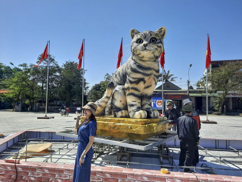 Ngày từ lúc xuất hiện, nhiều người dân đã đến để chụp ảnh.