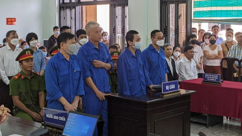 Các bị cáo tại phiên tòa. Ảnh: ND Các bị cáo tại phiên tòa. Ảnh: ND