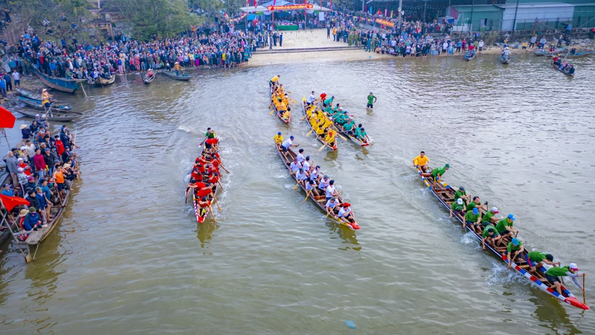 Các đội đua đến từ các làng của phường Thuận An, TP Huế. Các đội đua đến từ các làng của phường Thuận An, TP Huế.