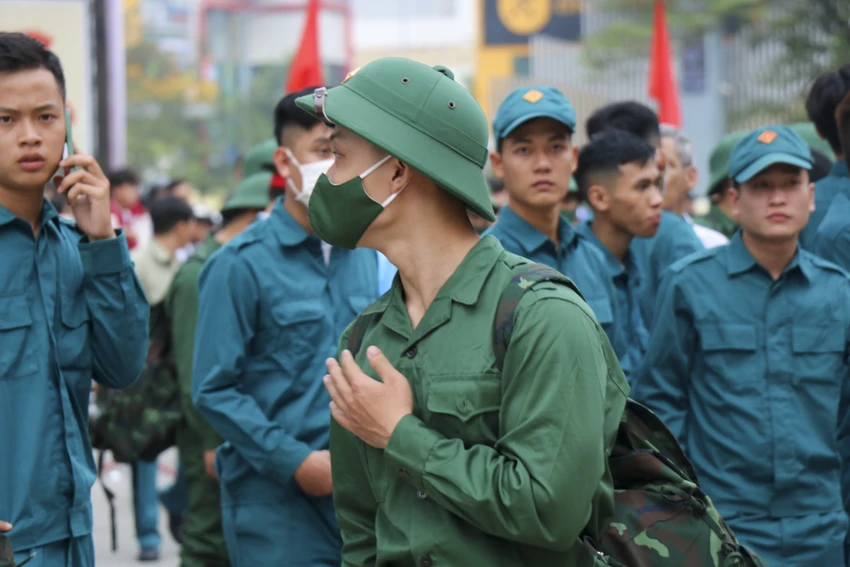 Năm nay, tỉnh Thừa Thiên Huế được giao tuyển chọn 1.452 công dân nhập ngũ vào tám đơn vị. Năm nay, tỉnh Thừa Thiên Huế được giao tuyển chọn 1.452 công dân nhập ngũ vào tám đơn vị.