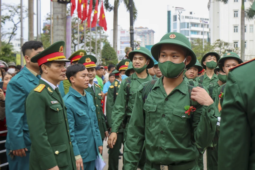 Sáng 6-2, tất cả các huyện, thị xã, thành phố trên địa bàn tỉnh Thừa Thiên Huế tổ chức lễ giao, nhận quân năm 2023. Sáng 6-2, tất cả các huyện, thị xã, thành phố trên địa bàn tỉnh Thừa Thiên Huế tổ chức lễ giao, nhận quân năm 2023.