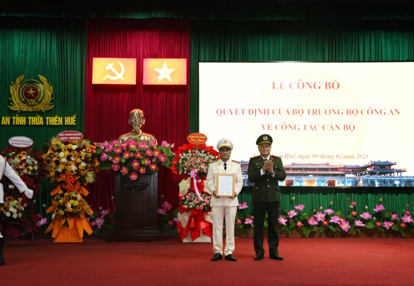 Thượng tá Hồ Xuân Phương – Trưởng phòng Tổ chức cán bộ giữ chức vụ Phó Giám đốc Công an tỉnh Thừa Thiên - Huế. Thượng tá Hồ Xuân Phương – Trưởng phòng Tổ chức cán bộ giữ chức vụ Phó Giám đốc Công an tỉnh Thừa Thiên - Huế.