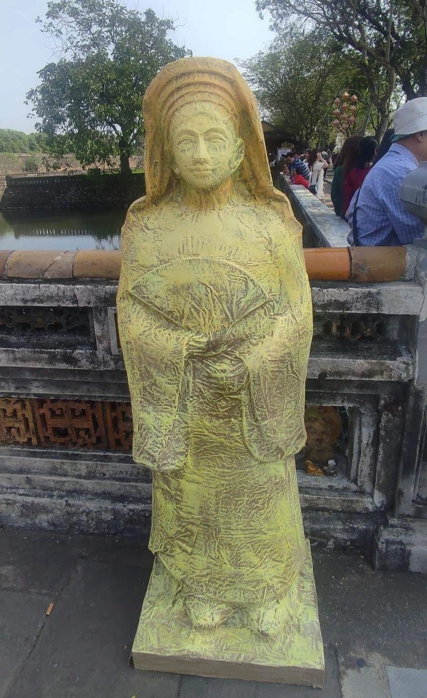Pho tượng được người dân chụp lại. Ảnh facebook Pho tượng được người dân chụp lại. Ảnh facebook