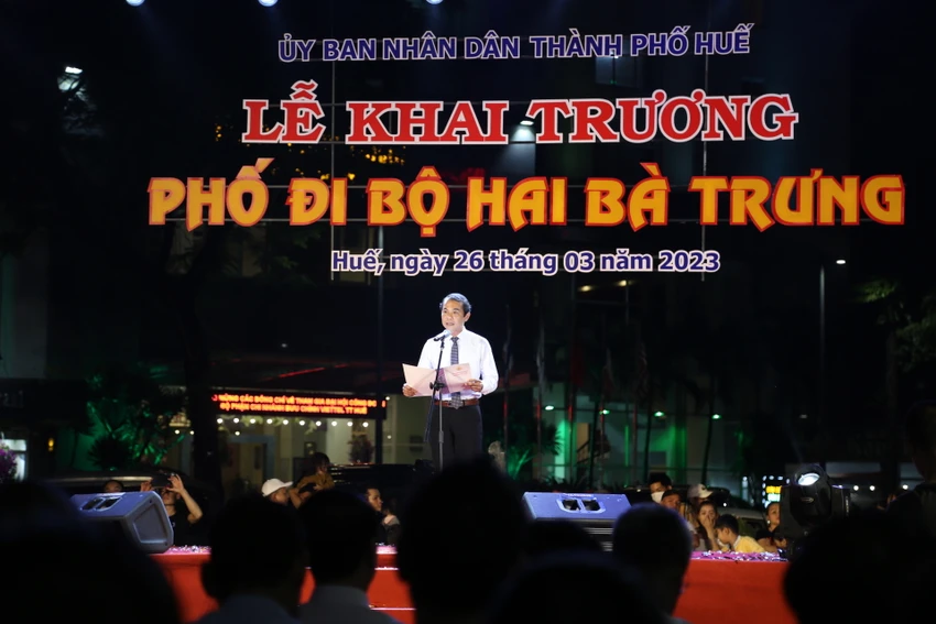 Ông Võ Lê Nhật, Chủ tịch UBND TP Huế, phát biểu tại buổi lễ. Ông Võ Lê Nhật, Chủ tịch UBND TP Huế, phát biểu tại buổi lễ.