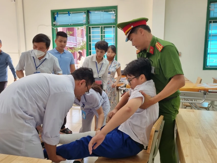Thí sinh được thi ở phòng riêng với đề dự phòng. Thí sinh được thi ở phòng riêng với đề dự phòng.