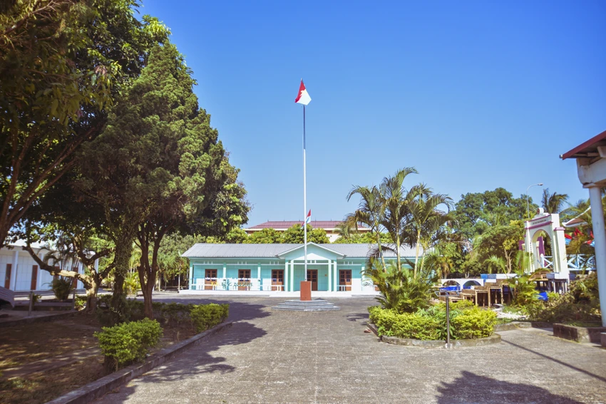 Để chuẩn bị cho các hoạt động kỷ niệm, những ngày này, tỉnh Quảng Trị đã chuẩn bị các hoạt động trang trí tại Trụ sở Chính phủ cách mạng lâm thời CHMNVN, nhiều tuyến đường tại huyện Cam Lộ,... Đồng thời vào chiều 2-6, ông Hoàng Nam, PCT UBND tỉnh Quảng Trị cũng đã tổ chức họp để rà soát công tác chuẩn bị tổ chức. Ảnh: NGUYỄN DO Để chuẩn bị cho các hoạt động kỷ niệm, những ngày này, tỉnh Quảng Trị đã chuẩn bị các hoạt động trang trí tại Trụ sở Chính phủ cách mạng lâm thời CHMNVN, nhiều tuyến đường tại huyện Cam Lộ,... Đồng thời vào chiều 2-6, ông Hoàng Nam, PCT UBND tỉnh Quảng Trị cũng đã tổ chức họp để rà soát công tác chuẩn bị tổ chức. Ảnh: NGUYỄN DO