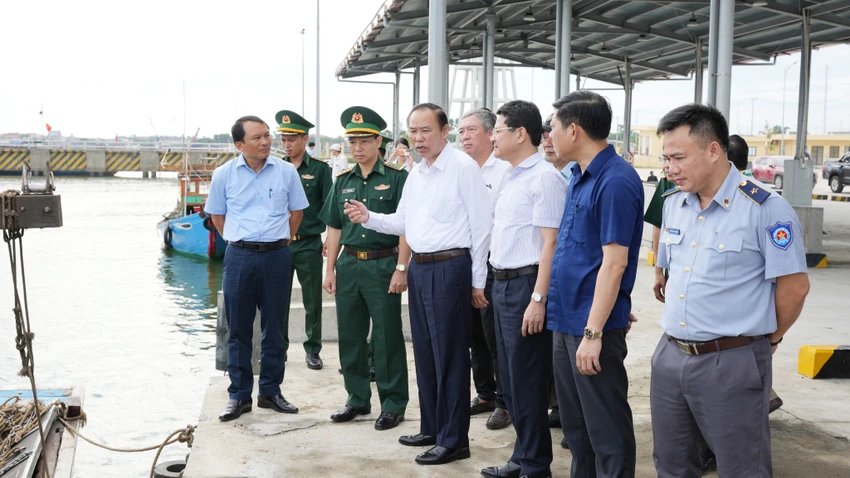 Đoàn công tác của Bộ NN&PTNT kiểm tra tại tỉnh Thừa Thiên Huế. Đoàn công tác của Bộ NN&PTNT kiểm tra tại tỉnh Thừa Thiên Huế.