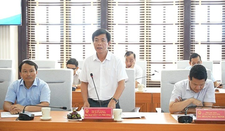 Ông Nguyễn Văn Phương - Chủ tịch UBND tỉnh Thừa Thiên Huế phát biểu tại buổi làm việc. Ông Nguyễn Văn Phương - Chủ tịch UBND tỉnh Thừa Thiên Huế phát biểu tại buổi làm việc.