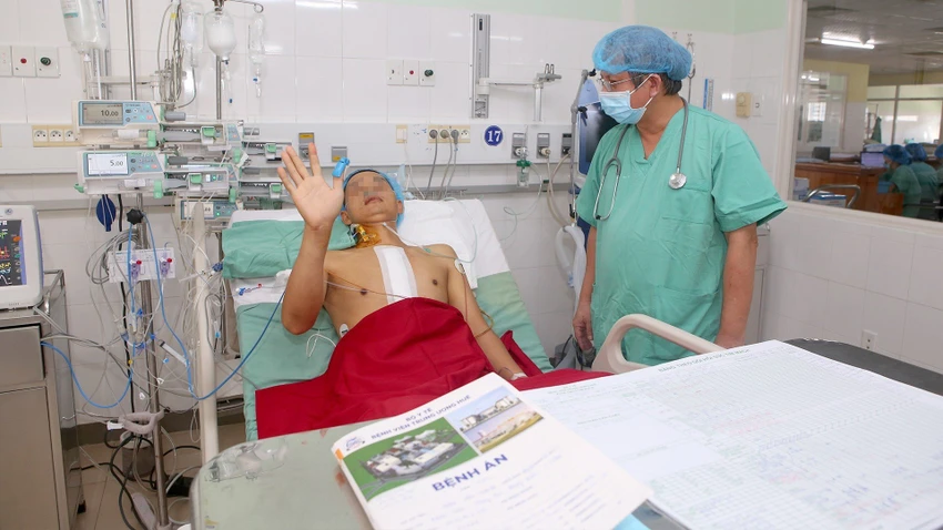 Trái tim đã đập lại trong lồng ngực người nhận.