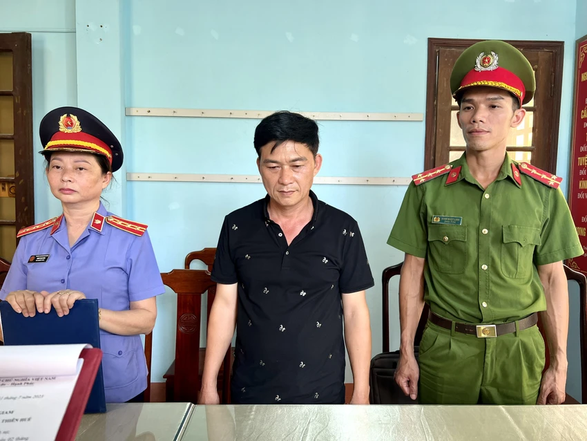 Đặng Quốc Trung bị bắt tạm giam về hành vi vi phạm quy định về nghiên cứu, thăm dò, khai thác tài nguyên.