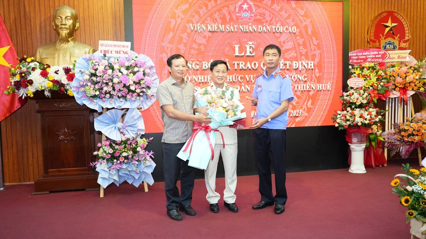 Ông Hồ Thanh Hải được bổ nhiệm làm Viện trưởng VKSND tỉnh Thừa Thiên Huế. Ông Hồ Thanh Hải được bổ nhiệm làm Viện trưởng VKSND tỉnh Thừa Thiên Huế.