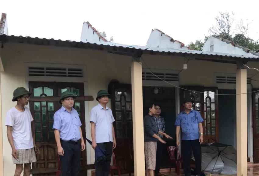 nha-toc-mai-o-quang-tri.jpg
