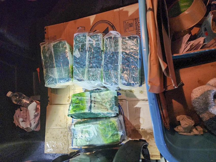 Vứt lại 10kg nghi ma túy khi bị truy đuổi