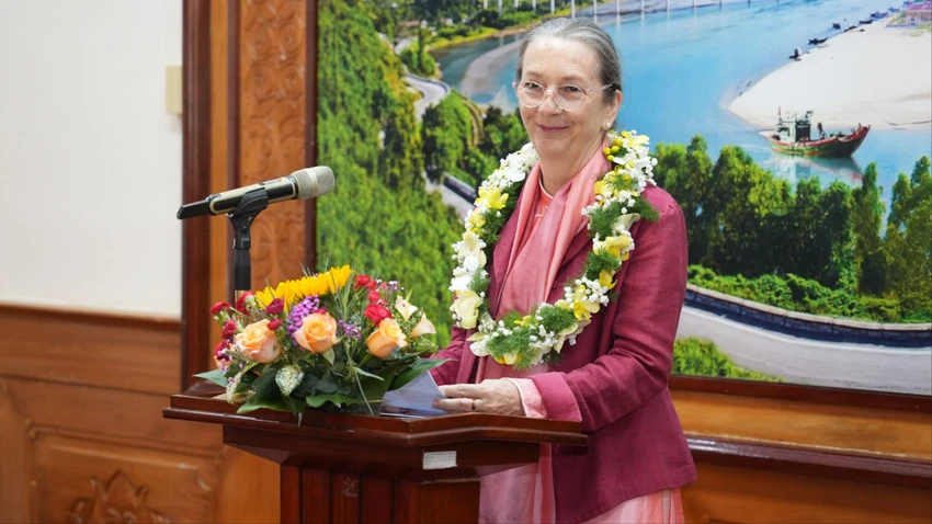 -nguoi-phu-nu-nuoc-ngoai-tro-thanh-cong-dan-danh-du-cua-hue (5).jpg