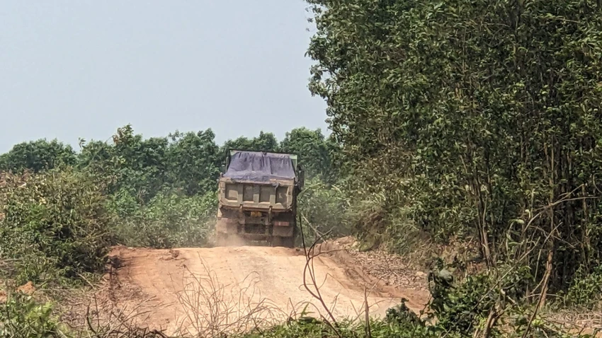 quang-tri-doanh-nghiep-ngang-nhien-khai-thac-dat-trai-quy-dinh (6).jpg