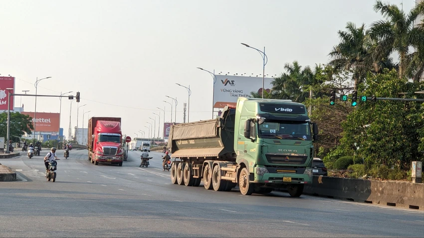 Người dân lo lắng khi cao tốc Cam Lộ - La Sơn phân luồng giao thông