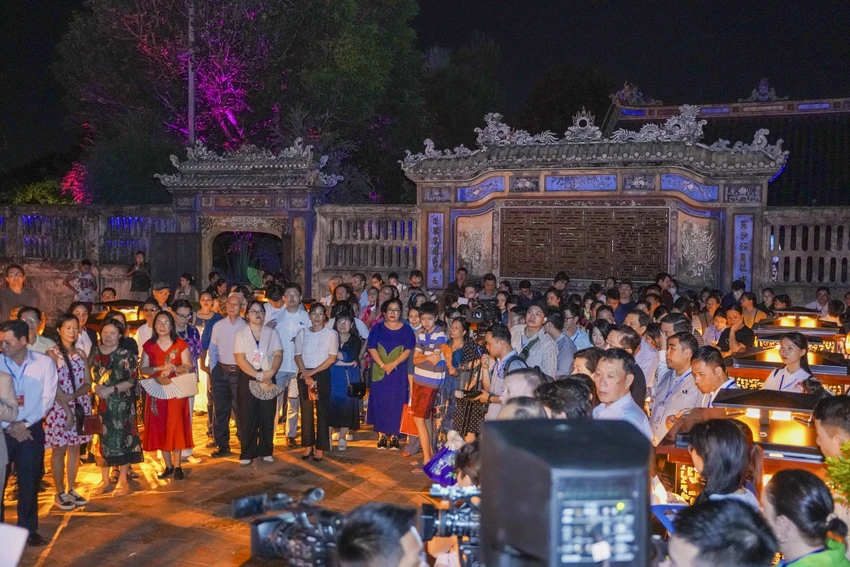 le-hoi-anh-sang-tai-festival-hue-4.jpg