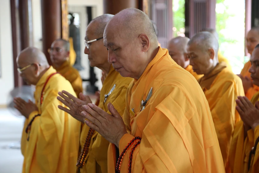 tang-ni-phat-tu-thua-thien-hue-tuong-niem-tong-bi-thu-nguyen-phu-trong (12).jpg