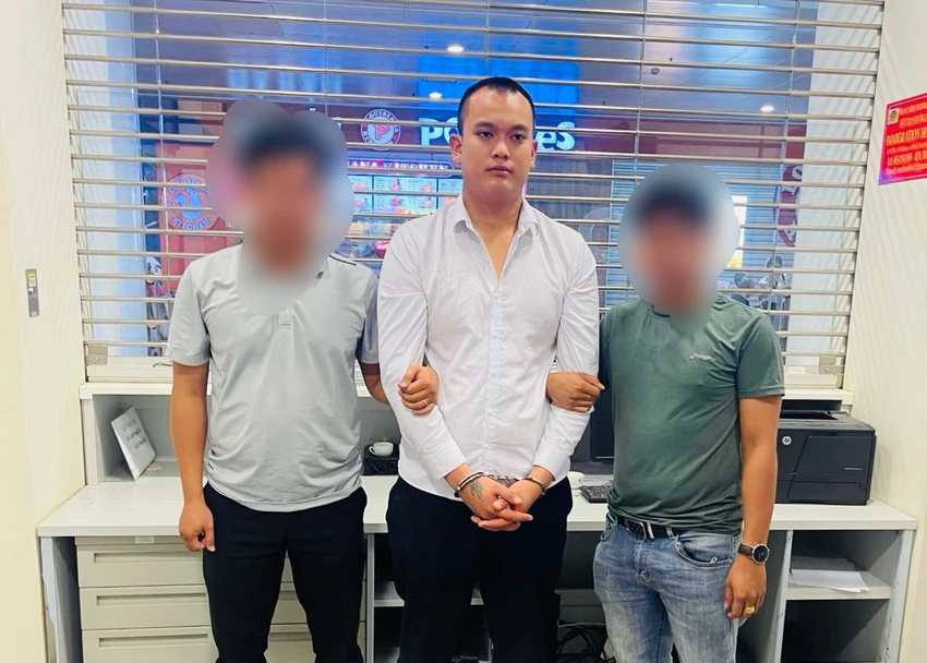 Nguyễn Thành Đạt bị bắt khi nhập cảnh từ Nhật Bản về Việt Nam về hành vi “Bắt, giữ người trái pháp luật”.
