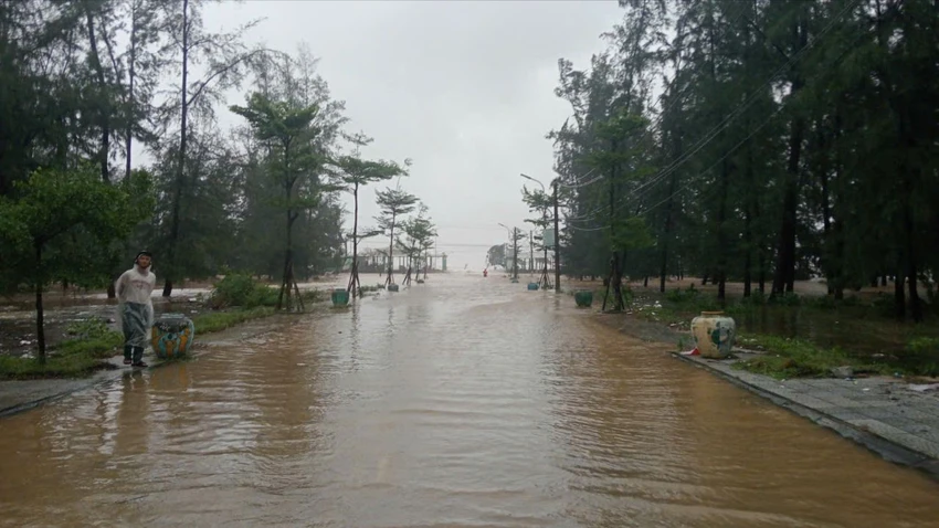 nuoc-bien-o-thua-thien-hue-dang-cao-tran-vao-nha-dan (3).jpg