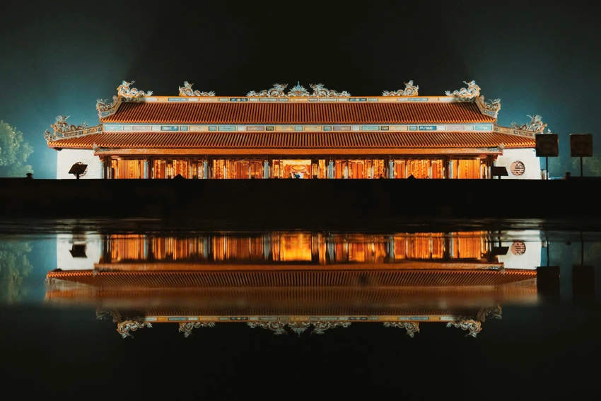 lung-linh-noi-13-vi-vua-nguyen-dang-quang-vua-mo-cua-don-khach-sau-trung-tu (10).jpg